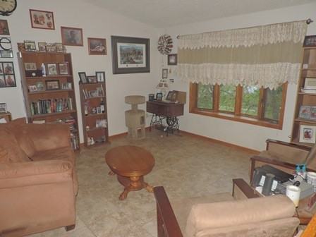 2251 Hickory Ct - Photo 3 of 7