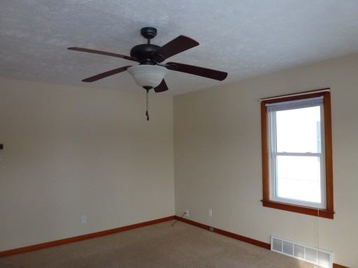 712 W Anna St - Photo 2 of 7