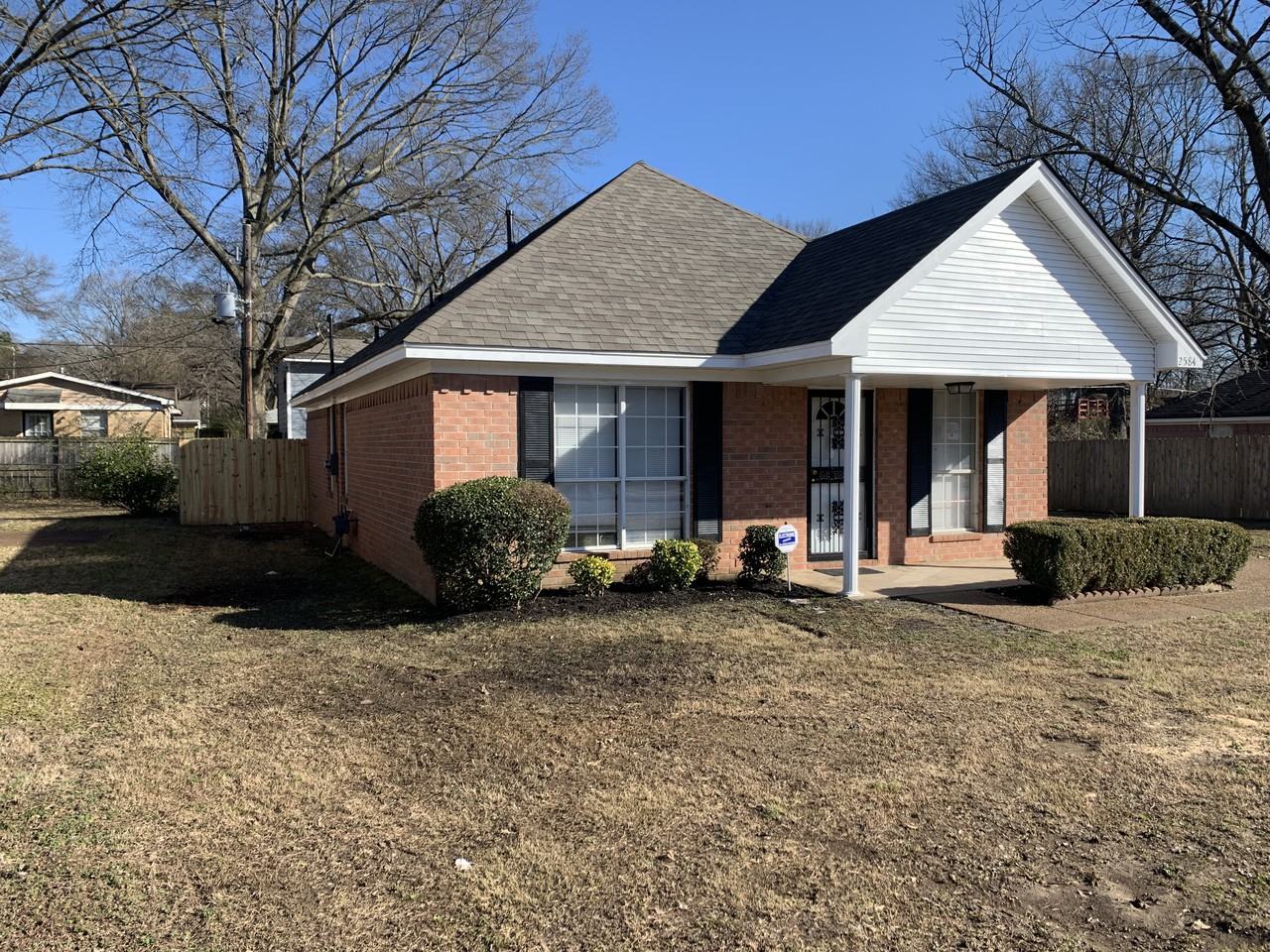 2584 Parkview Dr - Photo 2 of 6