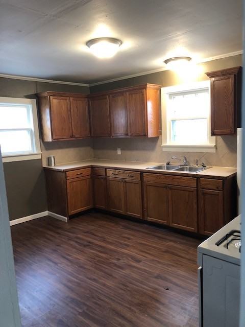 928 Pacific Ave - Photo 3 of 17