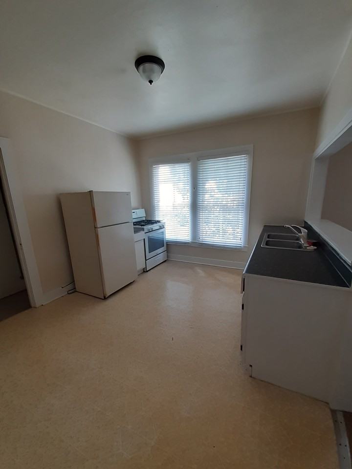 909 Lilly - Photo 3 of 12