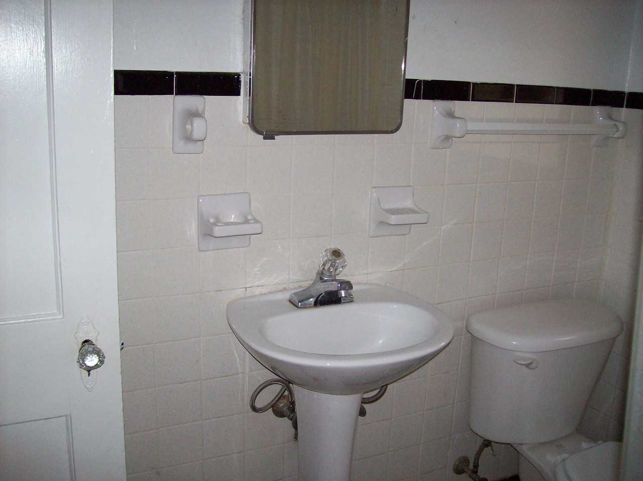 W Line Street 1008 - Photo 2 of 6