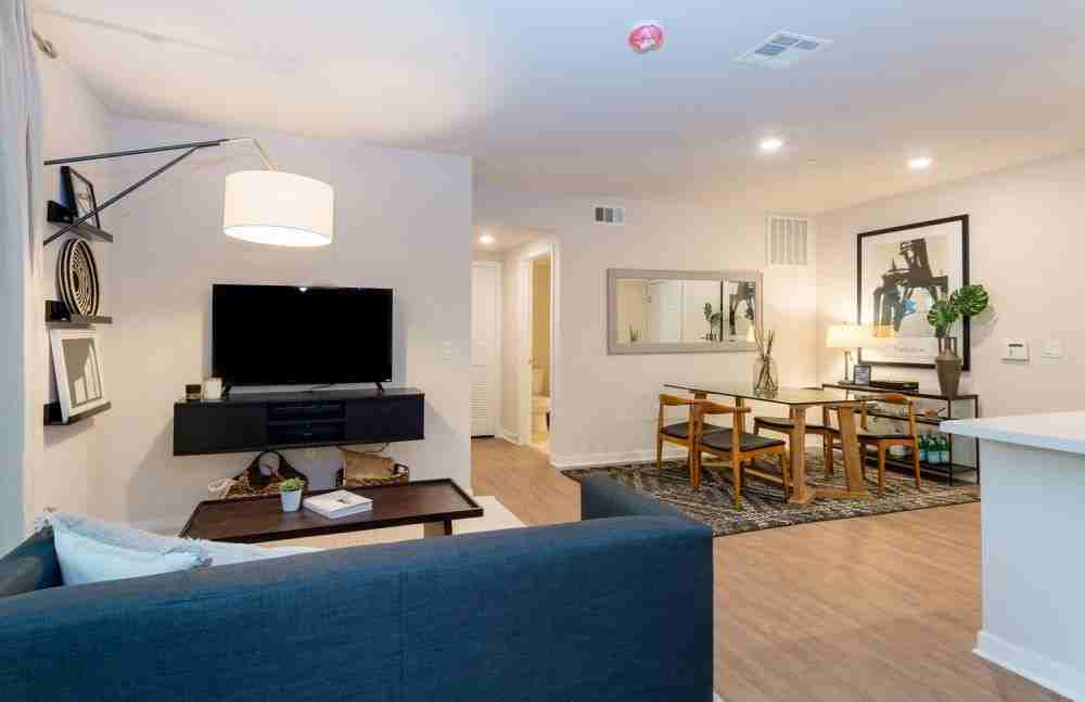 IMT 5700 - Photo 2 of 42