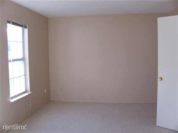 3280 Alpine Dr - Photo 3 of 5