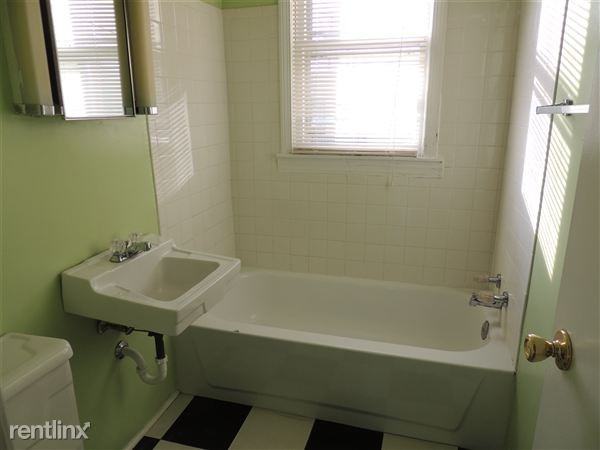 316 W Marion St - Photo 3 of 4