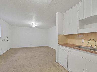 2 bedroom 1 bathroom apartment located in the well established Dawnridge subdivision! - Photo 5 of 6