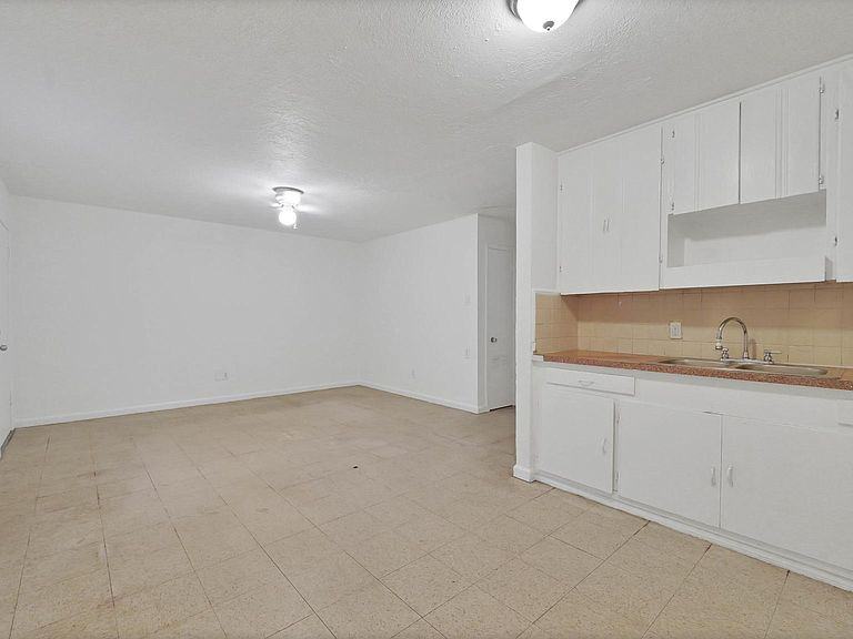 2 bedroom 1 bathroom apartment located in the well established Dawnridge subdivision! - Photo 6 of 6