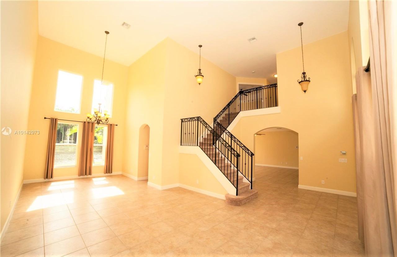 3941 Southwest 144th Terrace - Photo 3 of 21