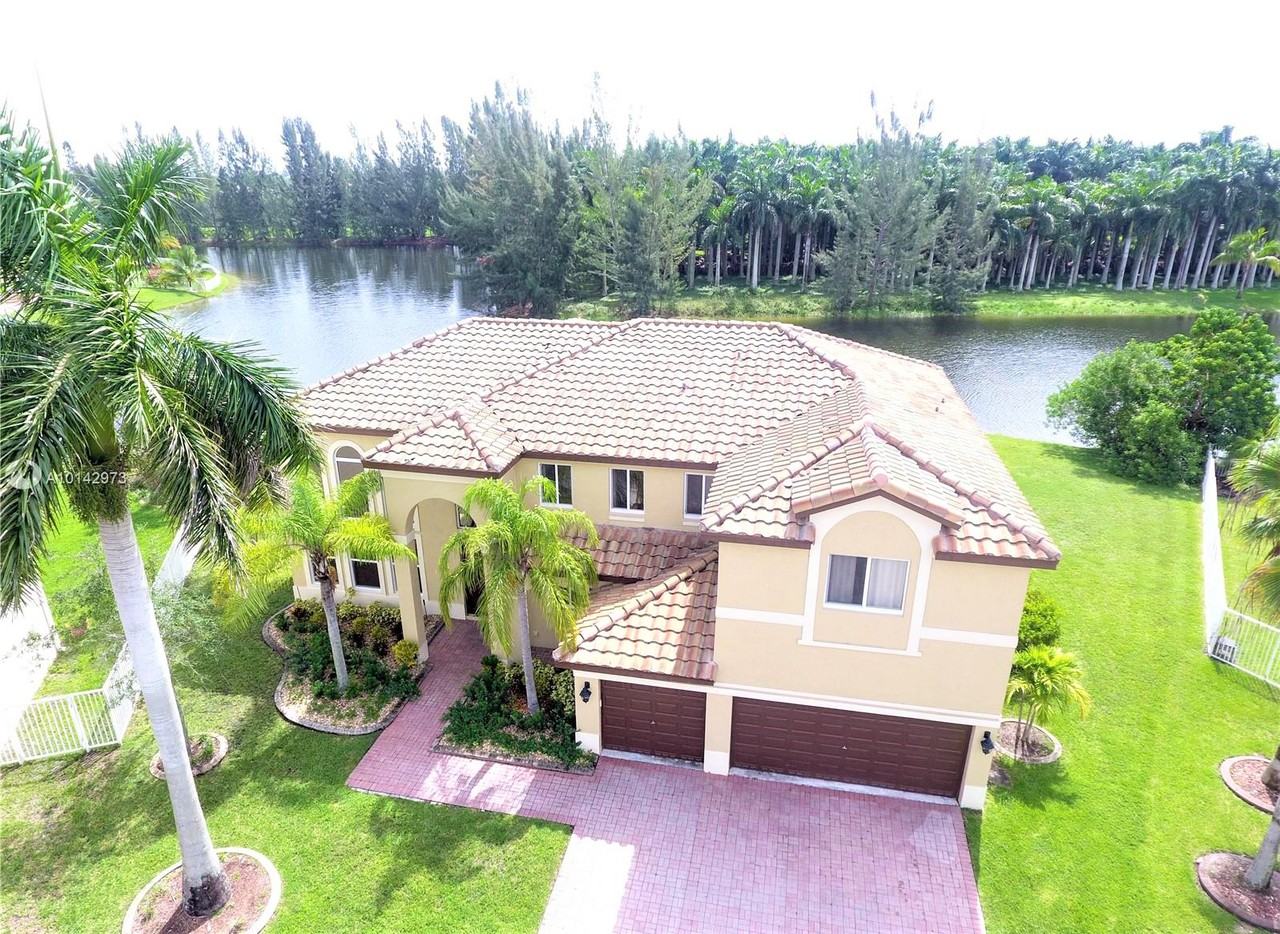 3941 Southwest 144th Terrace - Photo 2 of 21