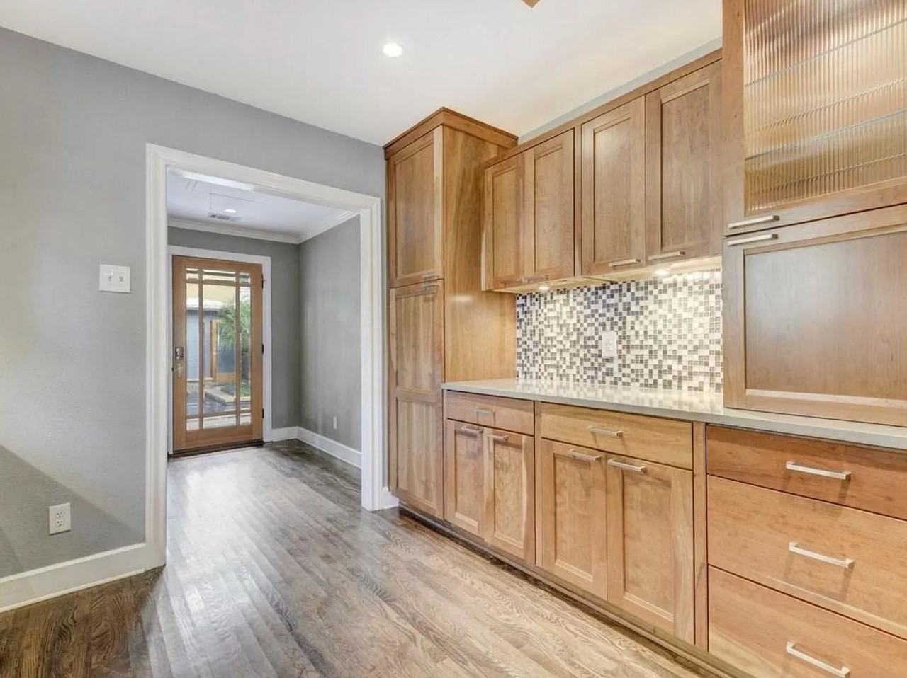 804 East 44th Street - Photo 3 of 13