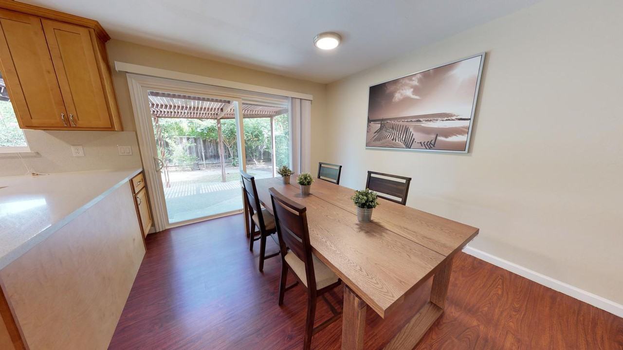 Bright Sunnyvale home with spacious backyard - Photo 4 of 17