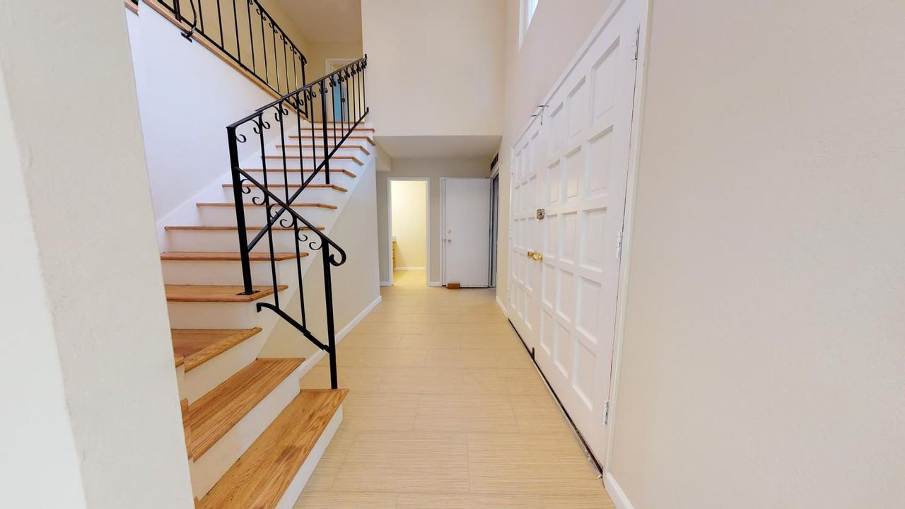 Bright Sunnyvale home with spacious backyard - Photo 5 of 17