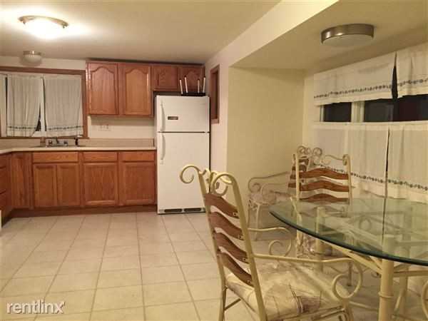 1114 Bingham Ave - Photo 3 of 10