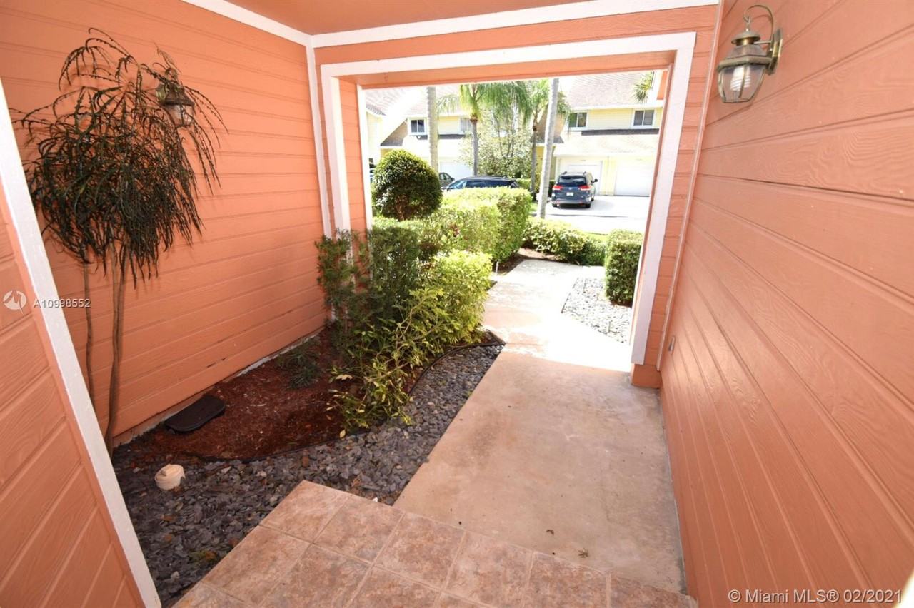 5327 Sapphire Vly - Photo 3 of 40
