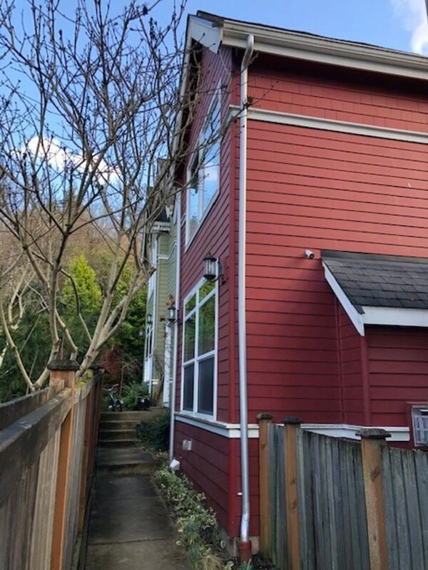 5257 23rd Ave Sw - Photo 2 of 18