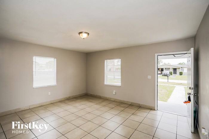 15920 Nw 17th Ct - Photo 3 of 15