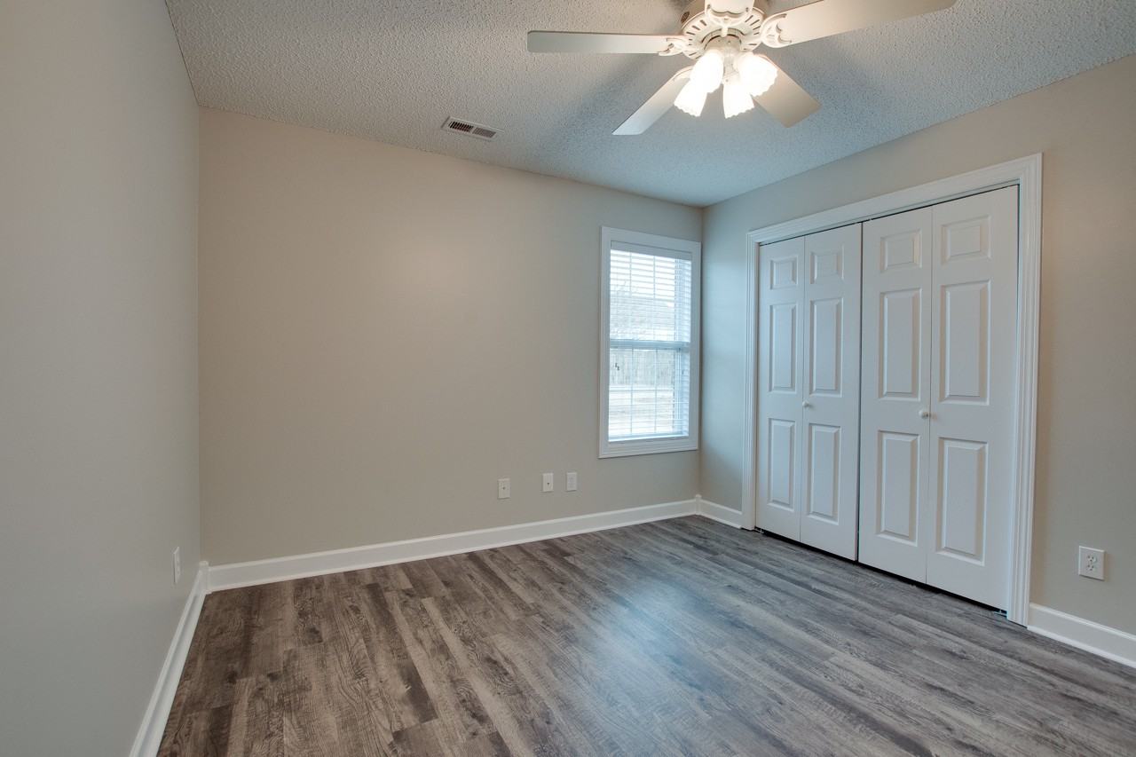 104 Kings Cross Drive - Photo 3 of 17