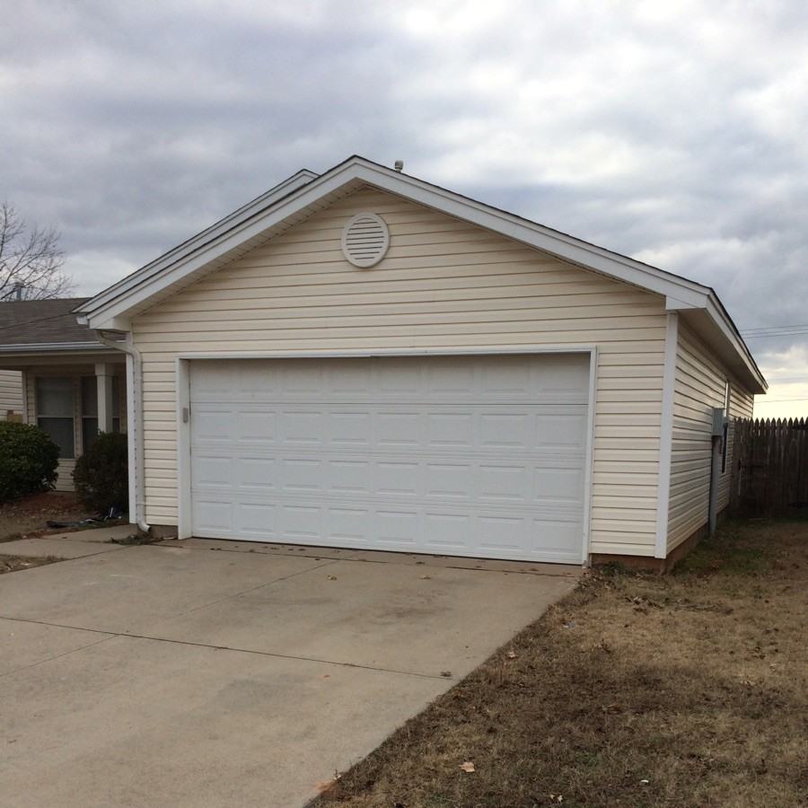 1105 Edinburg Dr - Photo 2 of 22