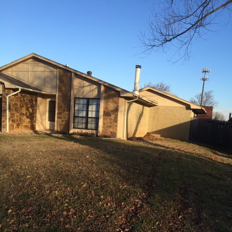 8229 NW 91st St - Photo 2 of 25