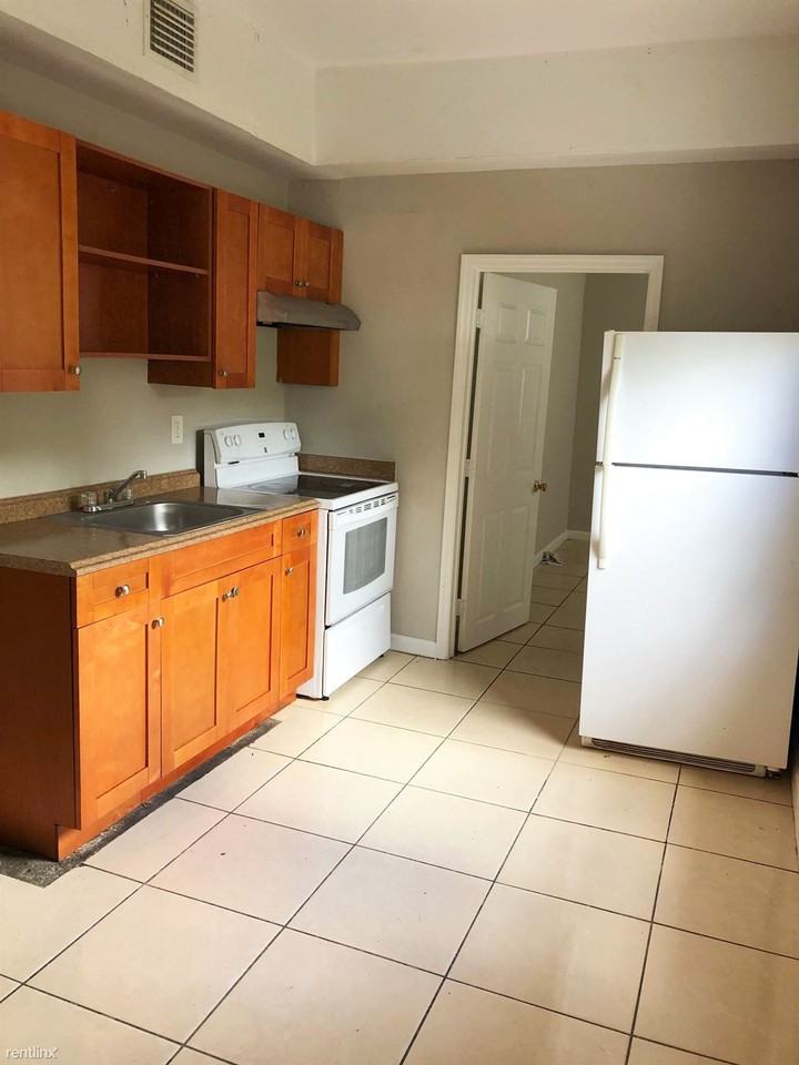 1540 Nw 120th St - Photo 3 of 9