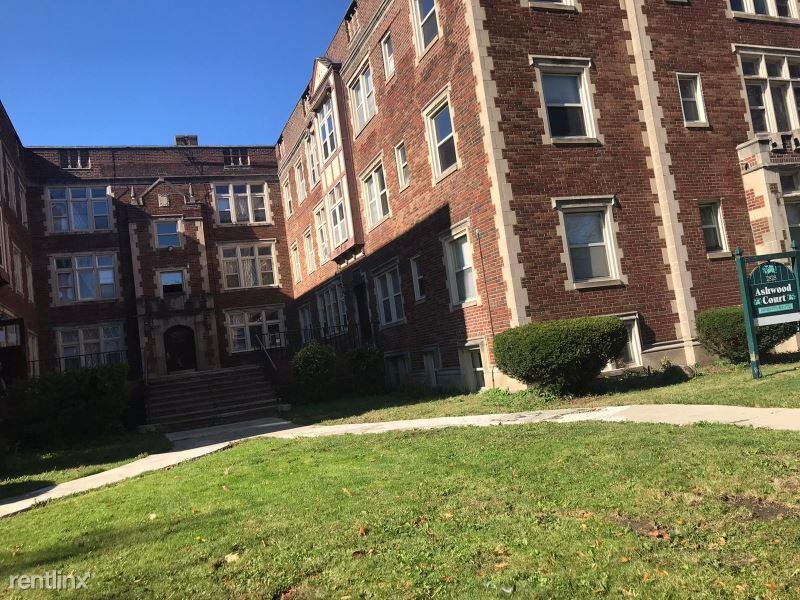 2828 S Moreland Blvd - Photo 2 of 2