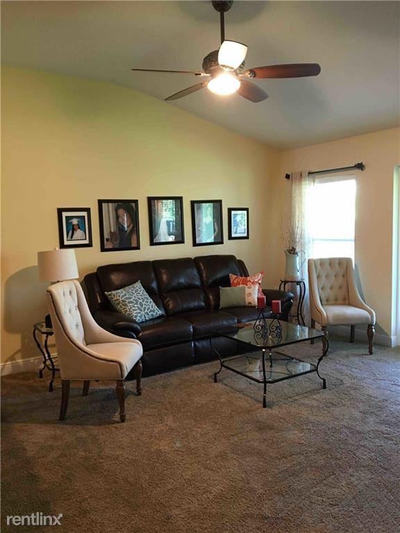 7815 103rd Ct - Photo 3 of 26