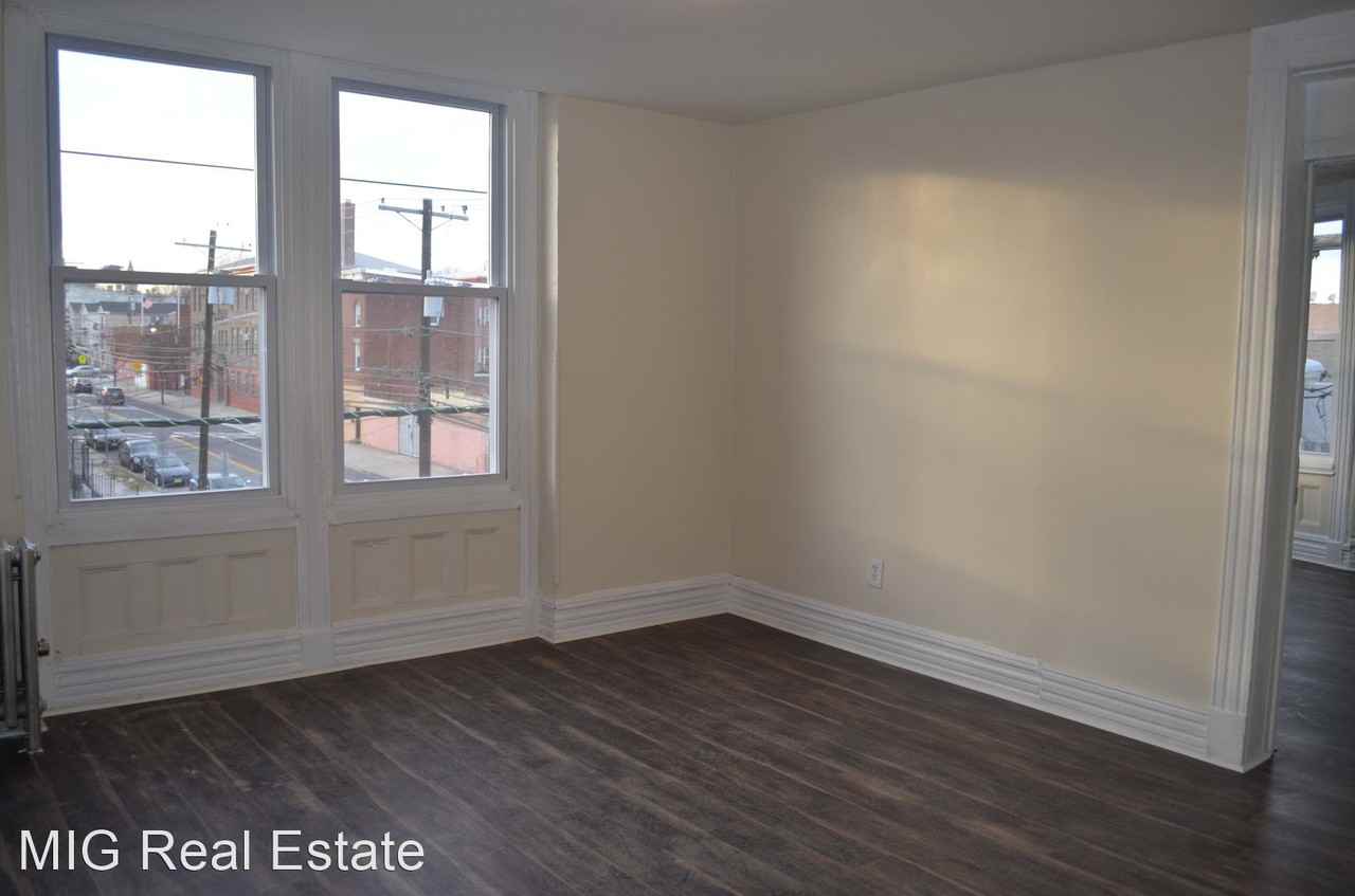 286 Sussex Ave - Photo 3 of 8