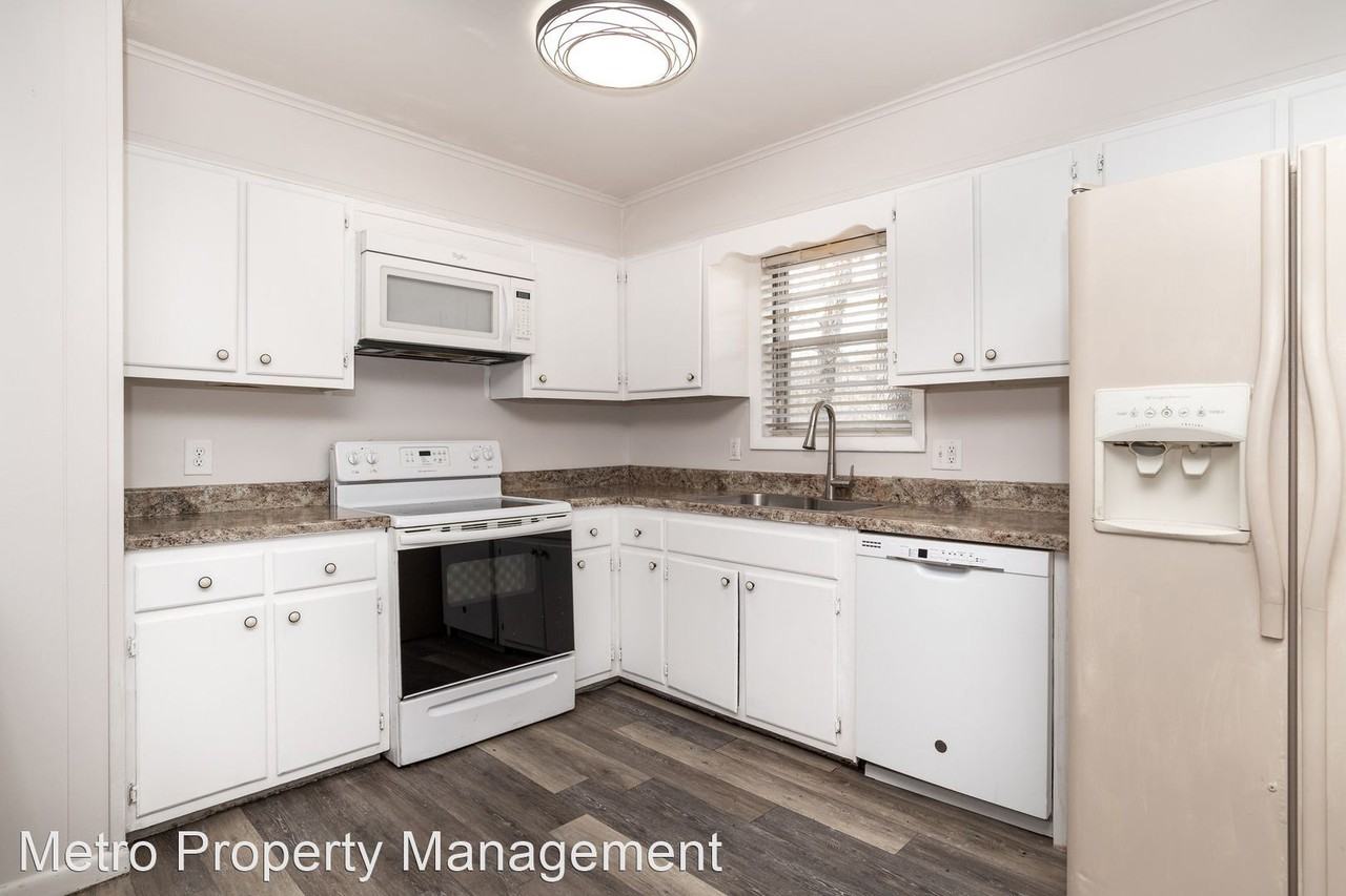 76 Leicester Dr - Photo 3 of 19