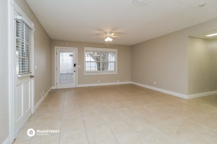 759 Baywood Cir - Photo 3 of 16