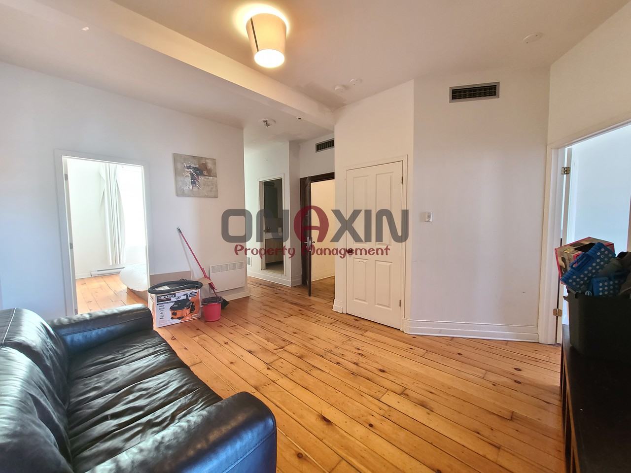 2044 Rue Saint-Denis #1 - Photo 2 of 19