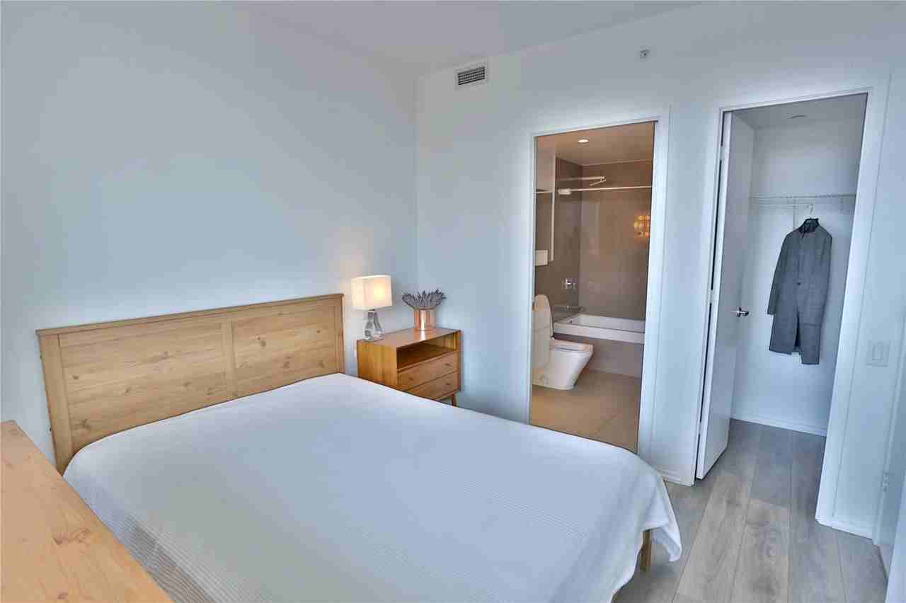 45 Charles Street East #2911