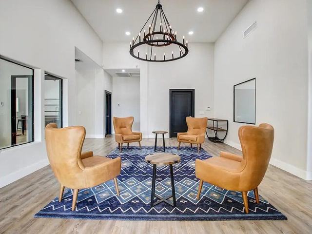 520 N Mesa Dr - Photo 2 of 32