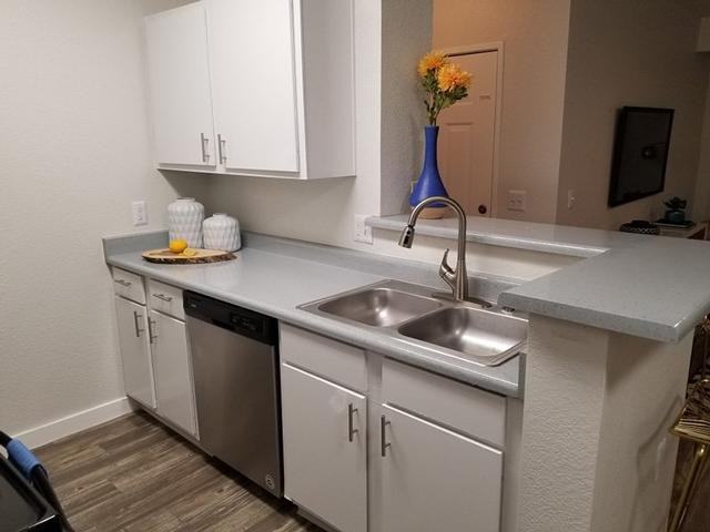 520 N Mesa Dr - Photo 6 of 32