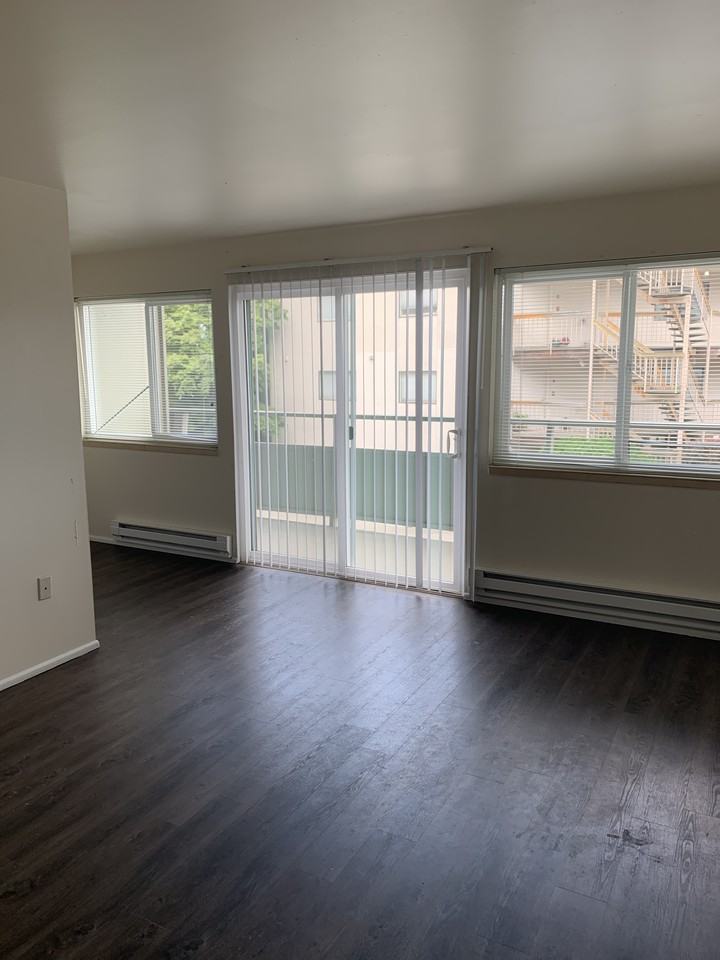 Four Seasons Apartments - Photo 2 of 9