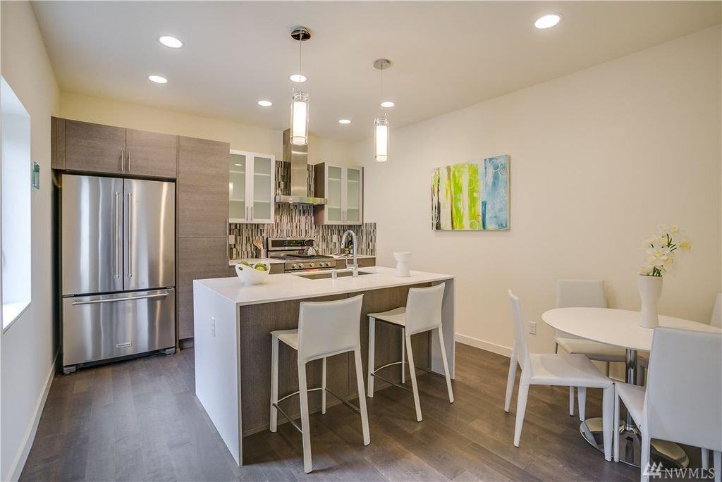 3027 Beacon Avenue South - Photo 2 of 10