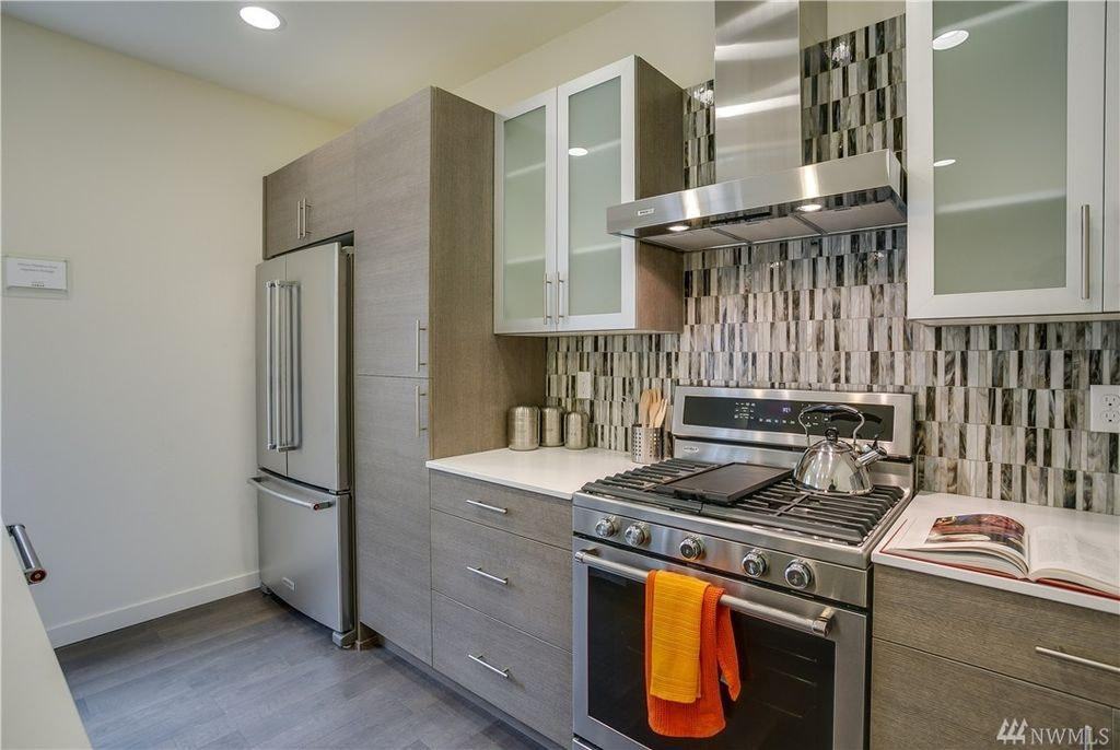 3027 Beacon Avenue South - Photo 3 of 10