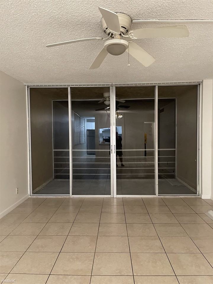 19390 Collins Ave - Photo 3 of 3