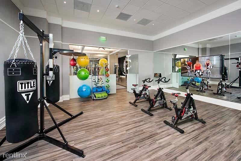 303 Harbour Place Dr Ph - Photo 3 of 19