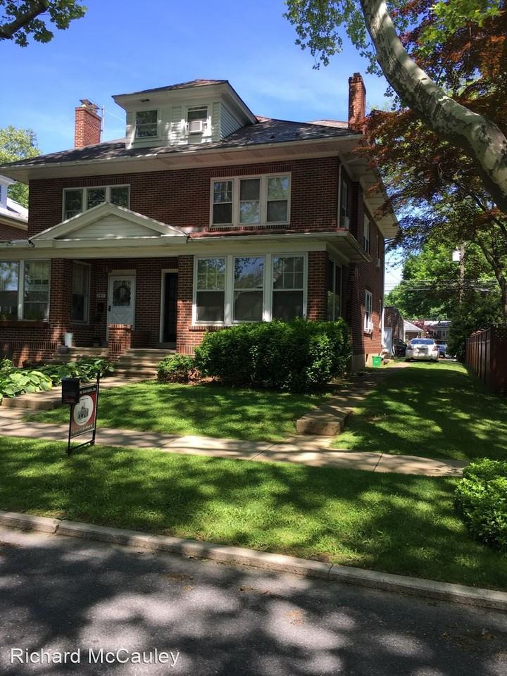 2415 Allen St - Photo 3 of 3