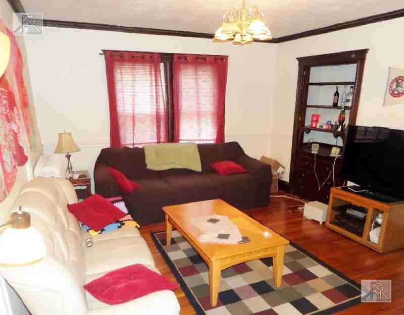 209-225 Freeman St 1 - Photo 3 of 12