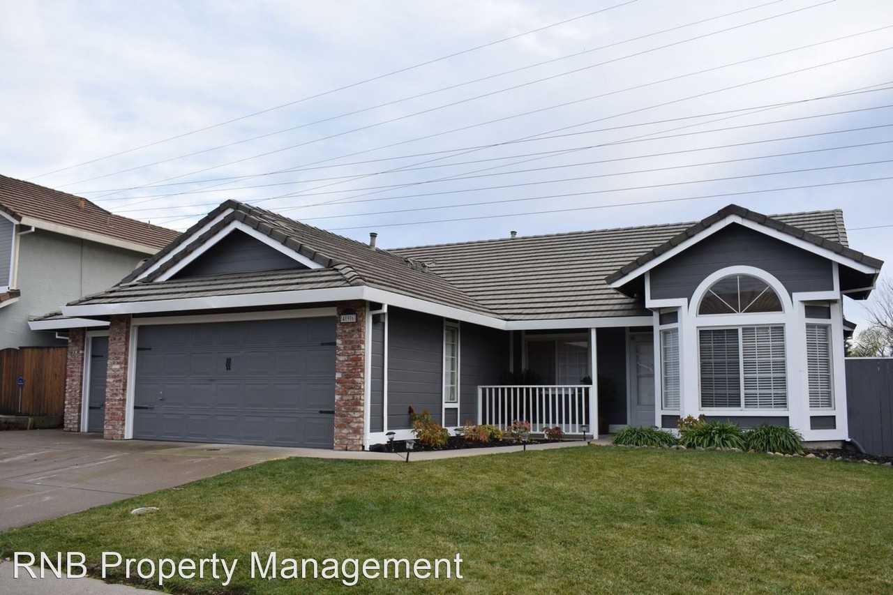 496 Diamond Oaks Rd - Photo 2 of 31