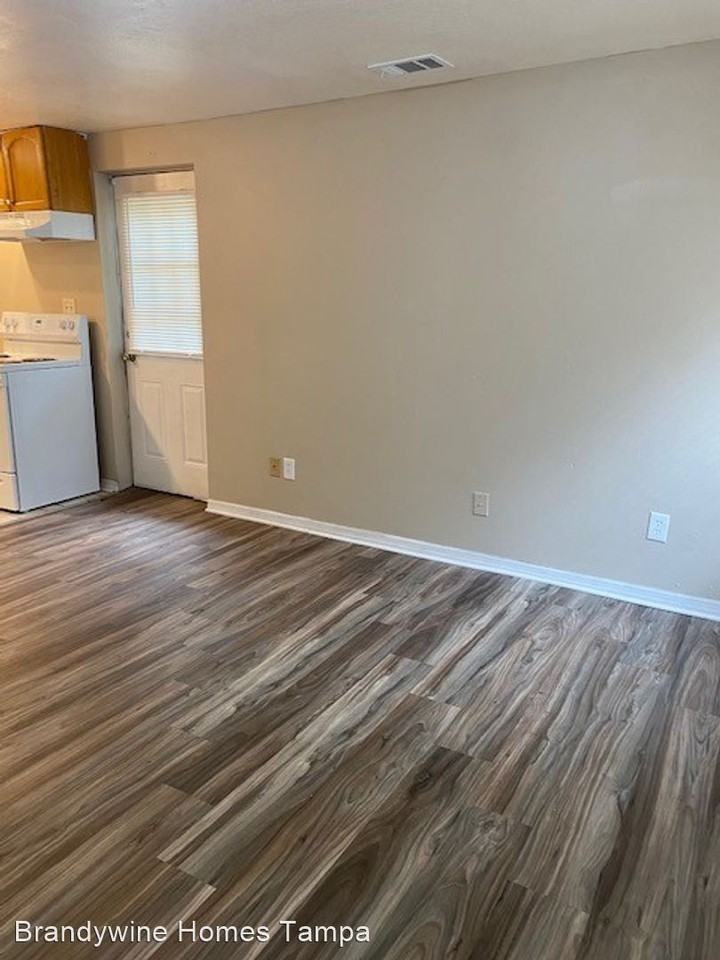 9313 N 20th St - Photo 3 of 9