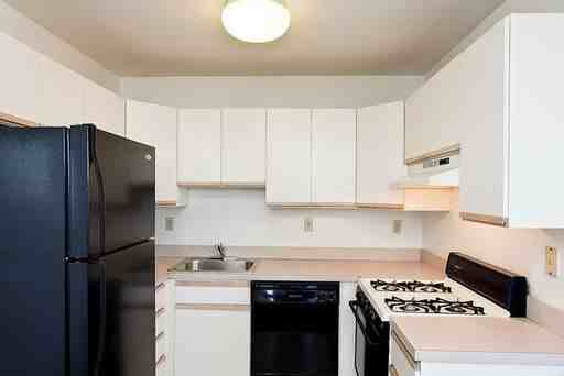 550 Chester Pike - Photo 2 of 20