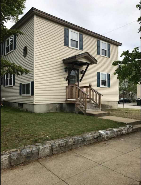 421 Lincoln St, Manchester, NH 03103 2 Bedroom Apartment for 1,200