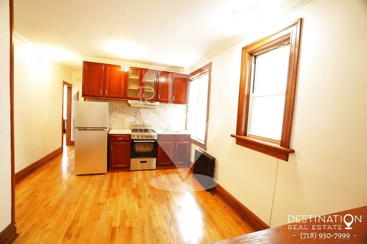 580 20th St - Photo 2 of 9