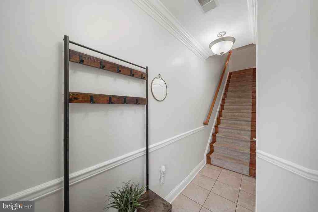 434 N Thomas St - Photo 3 of 38