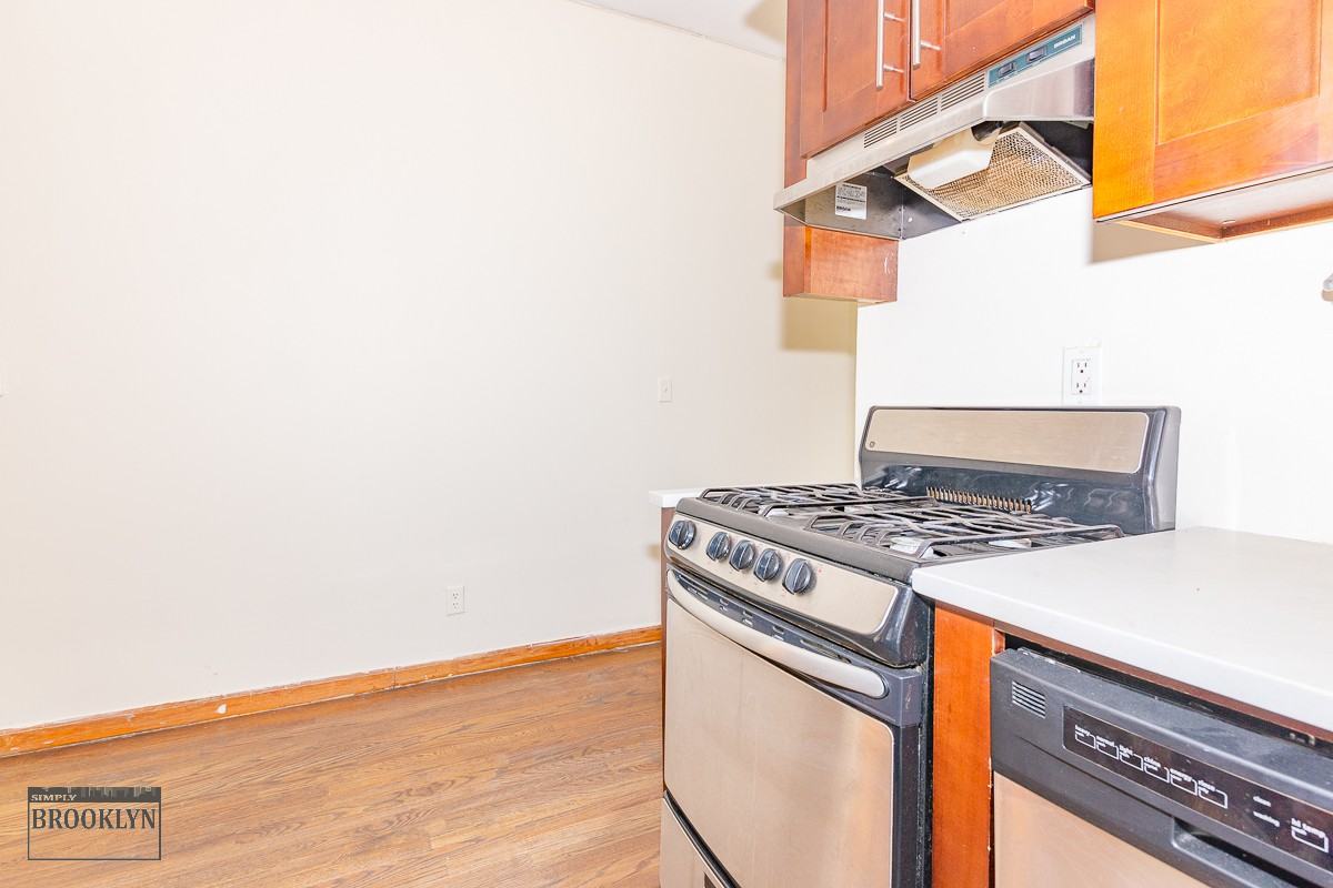 206 Scholes St #20 - Photo 3 of 11