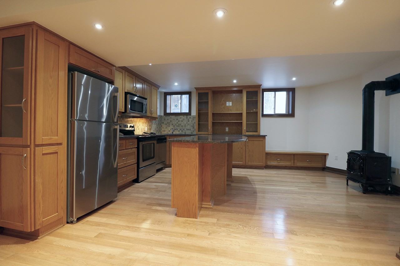 506 Jarvis Street - Photo 2 of 17
