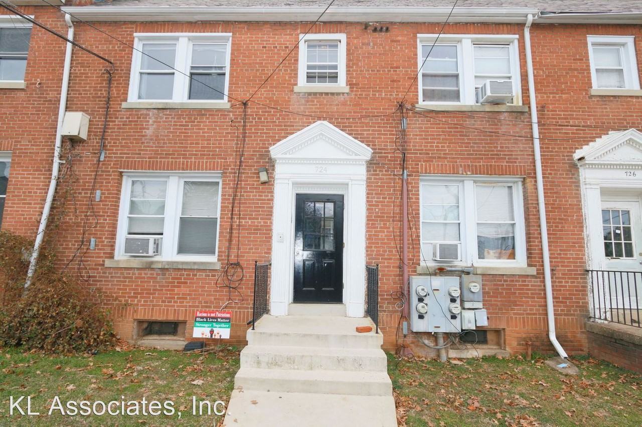 724 Irving St NE - Photo 2 of 16