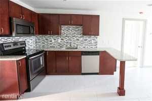 The Manhattan Luxury Apartments - Photo 3 of 9